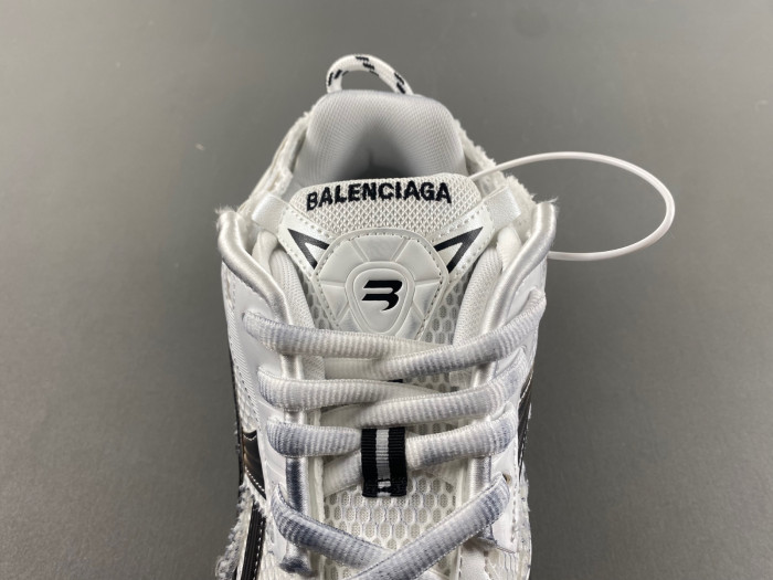Ba*len*cia*ga runner