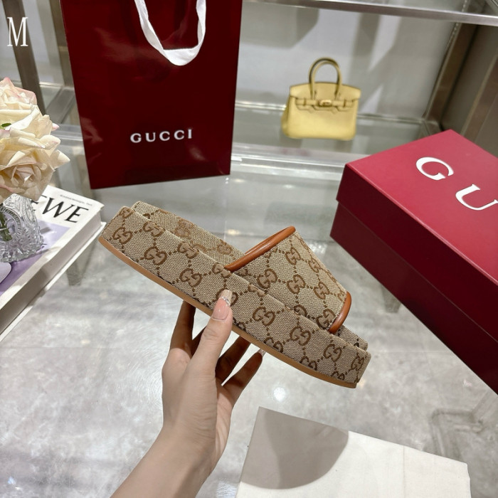 GUCC SANDALS