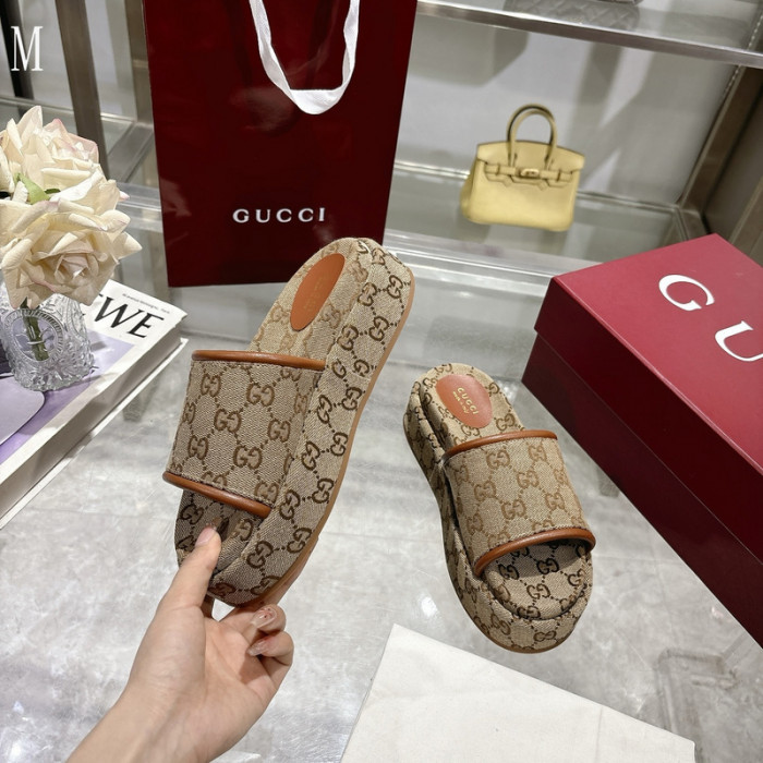 GUCC SANDALS