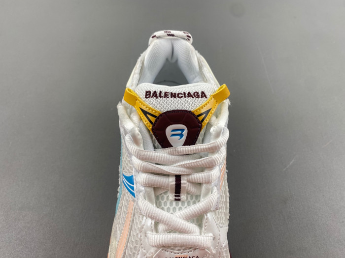 Ba*len*cia*ga runner