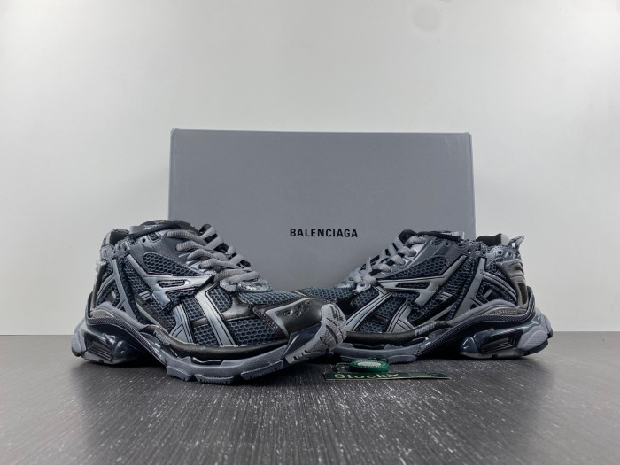Ba*len*cia*ga runner