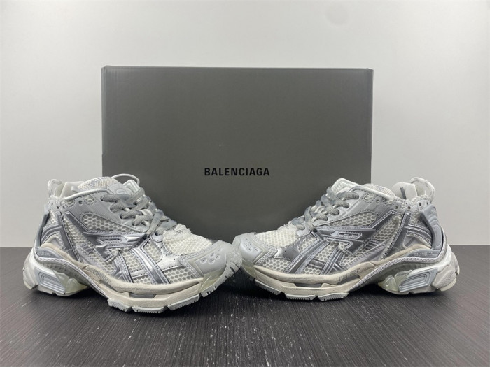 Ba*len*cia*ga runner