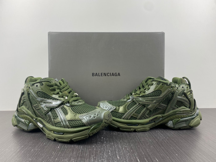 Ba*len*cia*ga runner