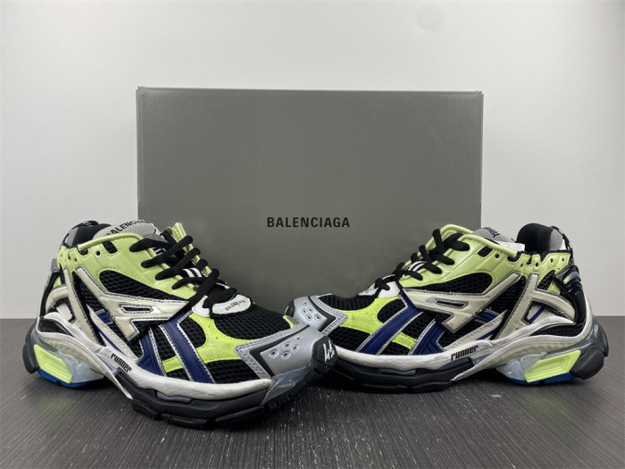 Ba*len*cia*ga runner