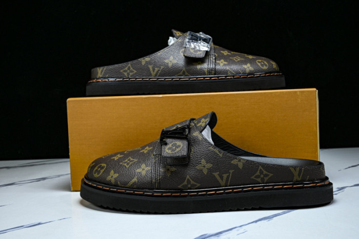 LV SANDALS