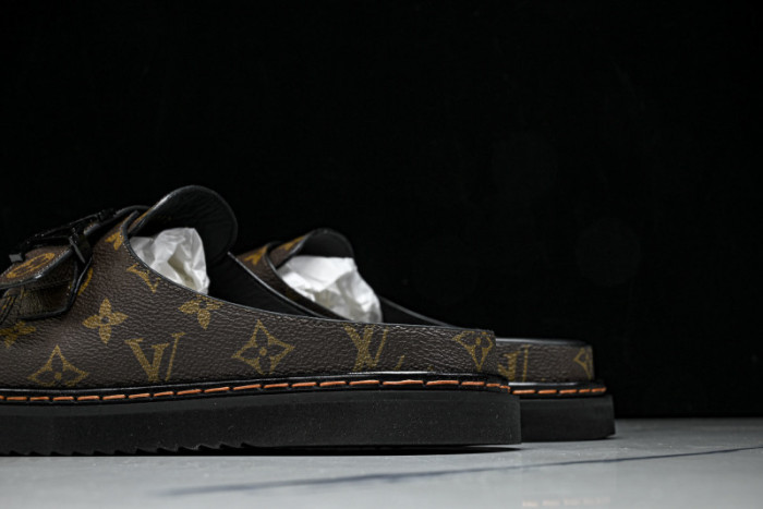 LV SANDALS