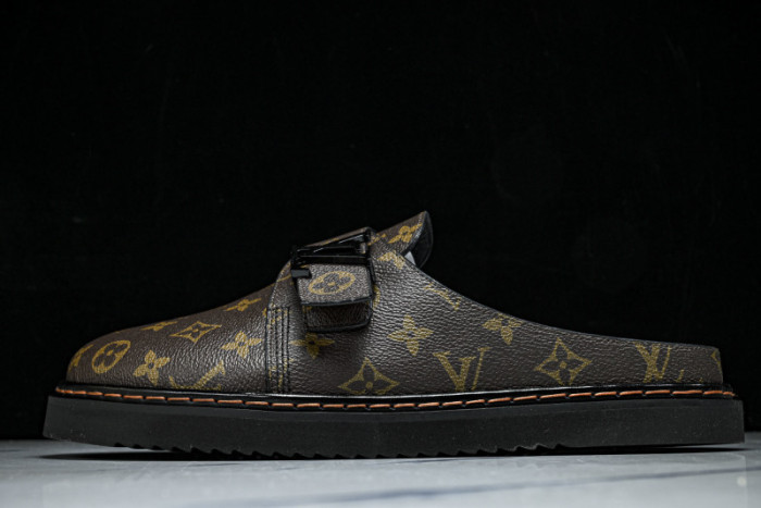 LV SANDALS