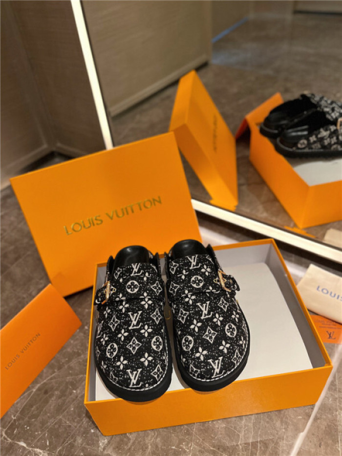 LV SANDALS