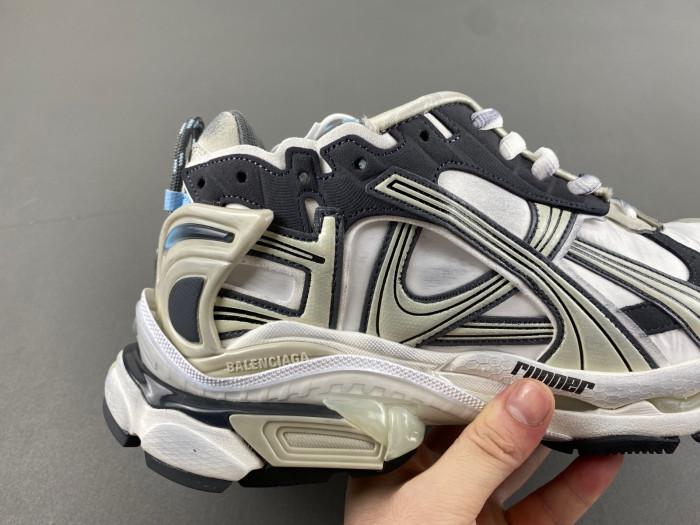 Ba*len*cia*ga runner