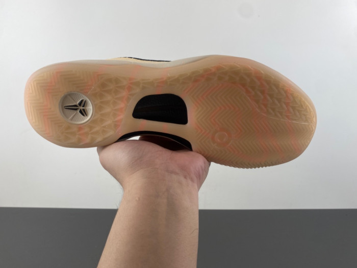 NIKE ZOOM KOBE 8 HQ3138-800