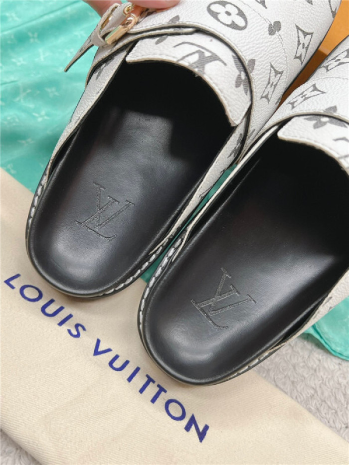 LV SANDALS