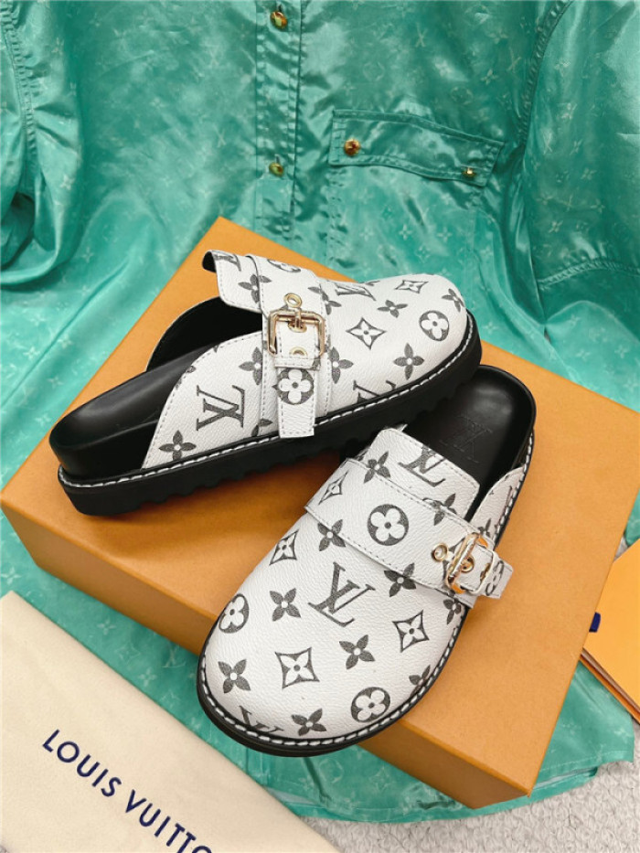 LV SANDALS