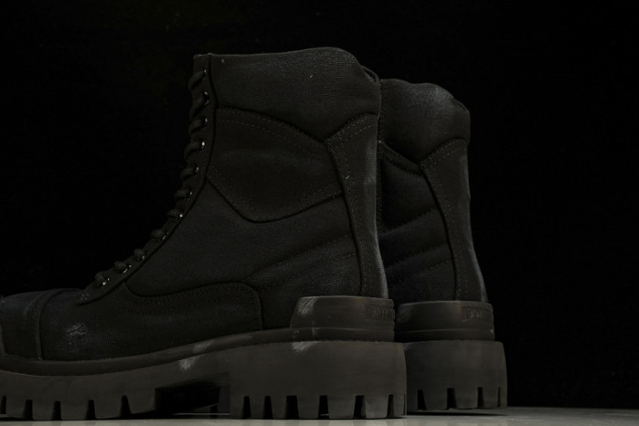 Ba*len*cia*ga boot