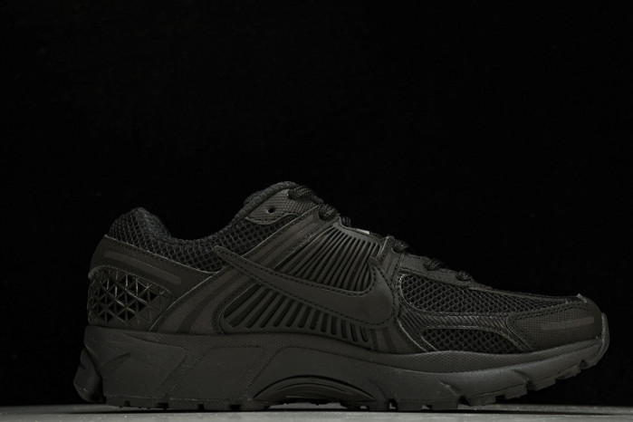 nike zoom vomero 5 triple black (2023) bv1358-003