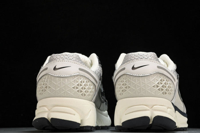 nike zoom vomero 5 photon dust metallic silver