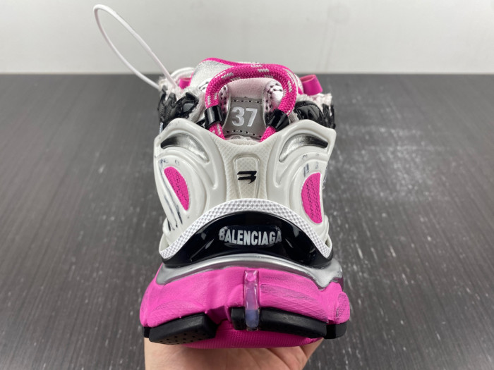 Ba*len*cia*ga runner