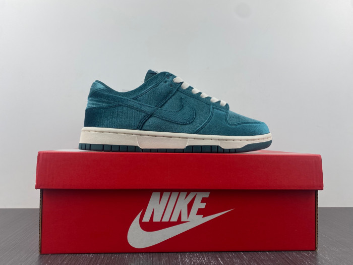 nike dunk low green velvet dz5224-300