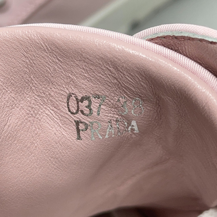 pra*a low top sneake