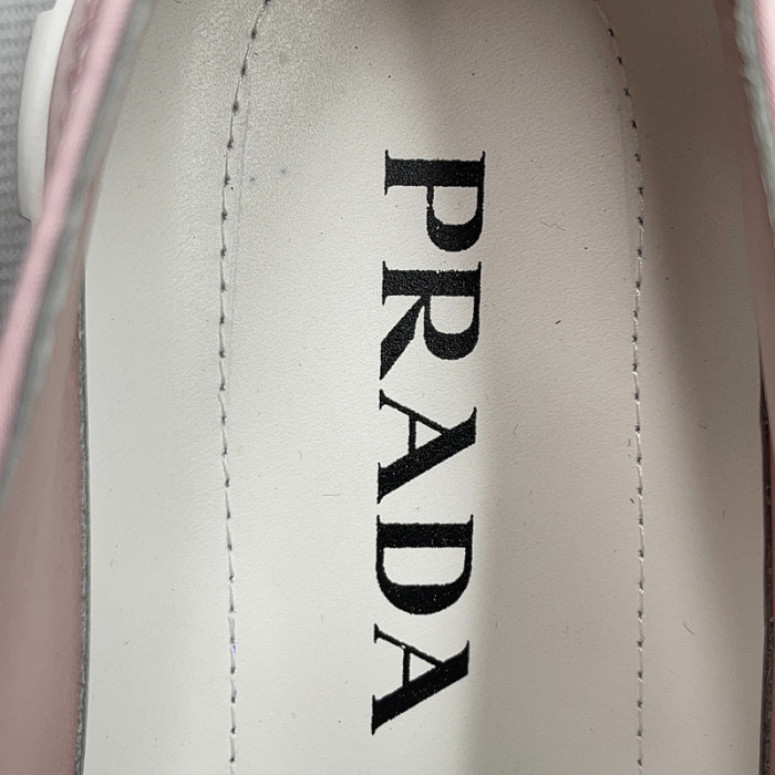 pra*a low top sneake