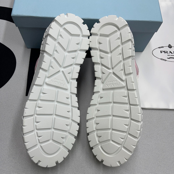 pra*a low top sneake