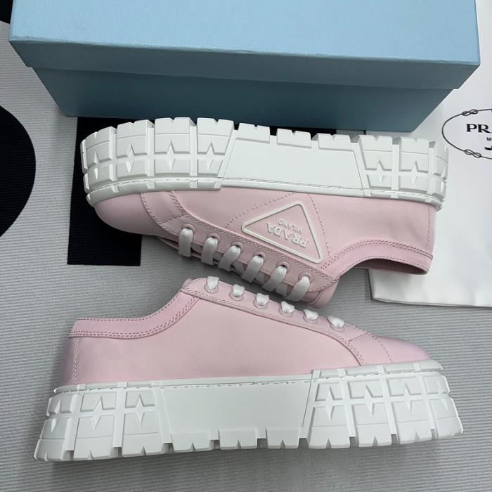 pra*a low top sneake