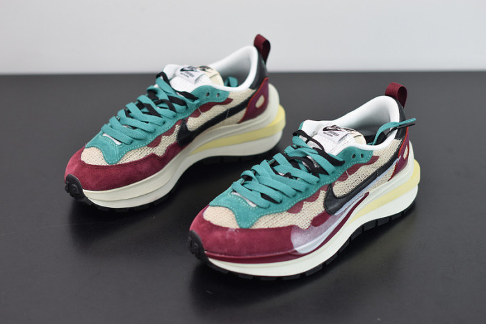 nike vaporwaffle sacai villain red neptune green dd3035-200