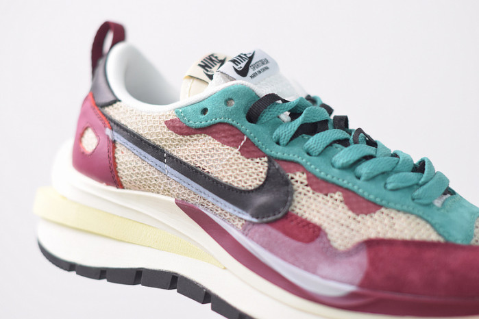 nike vaporwaffle sacai villain red neptune green dd3035-200