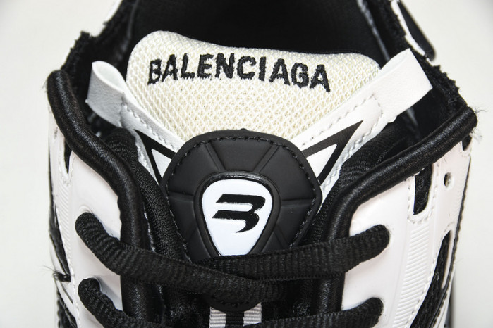 Ba*len*cia*ga runner