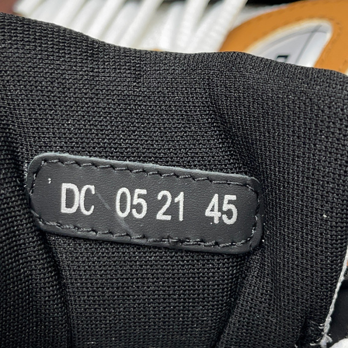 D*or b30 sneaker