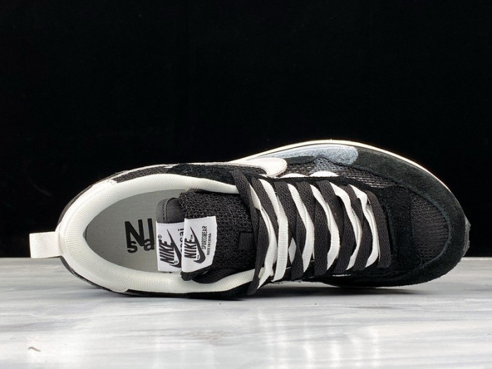 nike vaporwaffle sacai black white cv1363-001